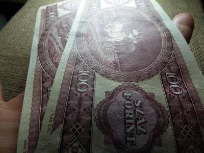 100 forintos bankjegy, 1984, hajtatlan, sorszámkövető