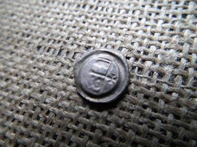 Halberstadt Domkapitel Hohlpfennig, 13. század, ezüst bracteata