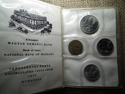 Műbőrtokos Fóliás Forint és Fillér Sor, 1979, Ráragadt Papír