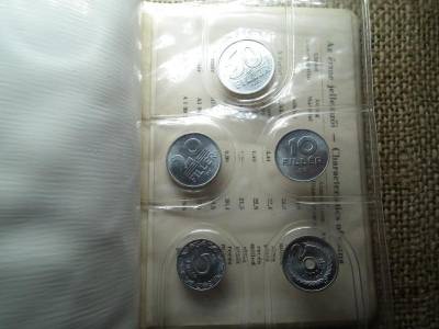 Műbőrtokos Fóliás Forint és Fillér Sor, 1979, Ráragadt Papír