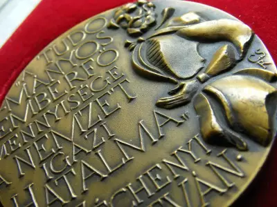Csíkszentmihályi Róbert emlékérem, 1975, bronz