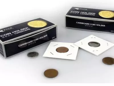 Tűzőkapcsos érmetartó karton 23 mm-es átlátszó ablakkal 50x50 mm-es alapon ár/ doboz ( 50 db )