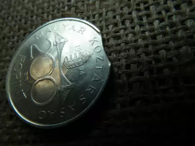 Ezüst 200 forint 1994 , Verdehibás , kicsípett lapka ! Nagyon ritka 