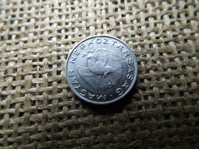 10 fillér 1984  , verdehibás ,verőtőcsorbulás 