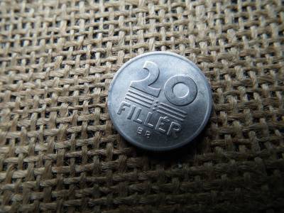 20 fillér 1982  , verdehibás ,kicsípett lapka 