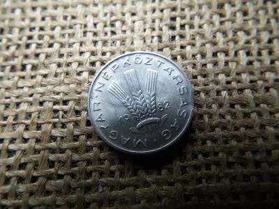 20 fillér 1982  , verdehibás ,kicsípett lapka 