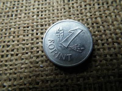 1 forint 1977 , verdehibás , sugaras !  Csillag sugarai nem érik el a búzakalászt