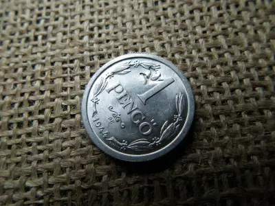 1 pengő 1944 , sarló kalapács beütéssel , ellen-jeggyel 