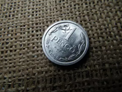 1 pengő 1944 , sarló kalapács beütéssel , ellen-jeggyel 