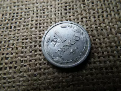 1 pengő 1942 , sarló kalapács beütéssel , ellen-jeggyel 