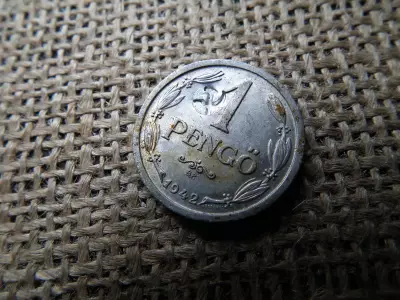 1 pengő 1942 , sarló kalapács beütéssel , ellen-jeggyel 