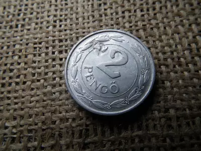 2 pengő 1942  , sarló kalapács beütéssel , ellen-jeggyel 