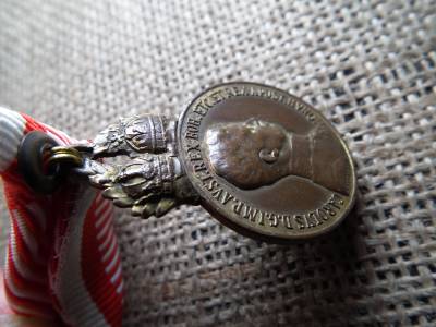   IV. Károly Bronz Katonai Érdemérem Signum Laudis , szalaggal 