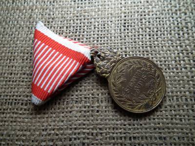   IV. Károly Bronz Katonai Érdemérem Signum Laudis , szalaggal 