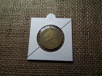 10 forint 1985 , verdehibás , elfordult ! Ritka 