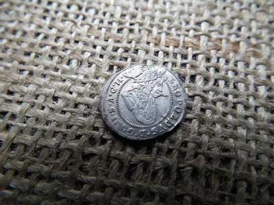 I. Lipót , ezüst 1 krajcár 1699 MMW , Szilézia , verdehibás , verőtőcsorbulás ! Szivarozó Lipót 