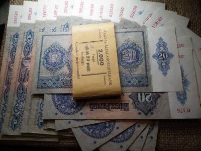 20 pengő 1941 , 17 db gyönyörű - hajtatlan sorszámkövető ! Eredeti banki kötegelő ! Magyar Általános Hitelbank 
