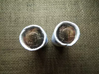 Nagy László 100 forint 2025 emlékváltozat - 20 db UNC - bontatlan MNB rolni , ár / rolni 