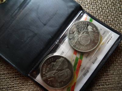 1300 éves Bulgária 100 Forint 1981 és 5 Leva 1981 