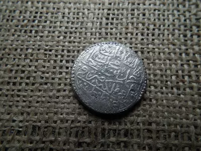 Oszmán Birodalom , ezüst 1/2  Zolota 1115 , 1704 ! – Ahmed III Kostantiniyye