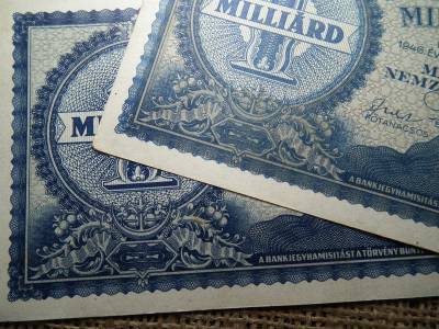 Egymilliárd Milpengő 1946 , ritka , barna alapnyomat ! + egy normál ! 2db
