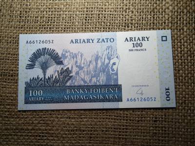 Madagaszkár 100 ariary 2004 UNC , B1