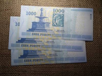 1000 forint 2010 DB , UNC , 3 db sorszámkövető 