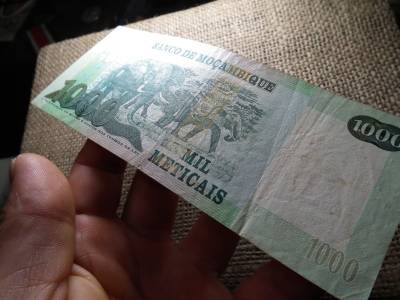 Mozambik 1000 meticais 2011 VF , C1