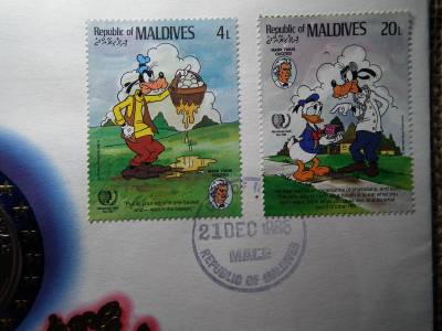 Amerika Egyesült Államok , Maldív-szigetek , érem és bélyeges boríték ! 1985 ! 30 éves Disneyland 1955 - 1985 , Kacsa és egér 