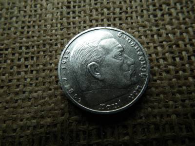 Birodalmi ezüst 5 márka 1938 J , Nagy sasos - horogkeresztes , Verdehibás , idegen anyag benyomódás , 1847 évszámban Birodalmi ezüst 5 márka 1938 J , Nagy sasos - horogkeresztes , Verdehibás , idegen anyag benyomódás , 1847 évszámban