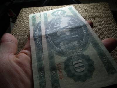 10 forint 1962 , vízjeles , ritka , 2 db sorszámkövető 10 forint 1962 , vízjeles , ritka , 2 db sorszámkövető