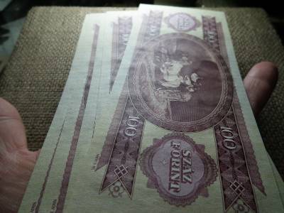 100 forint 1984 , ef- aUNC , hajtatlan 5 db sorszámkvető , nagyon magas sorozatszám ! B999 