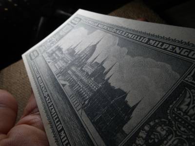 Százmillió milpengő 1946 , hajtatlan Százmillió milpengő 1946 , hajtatlan