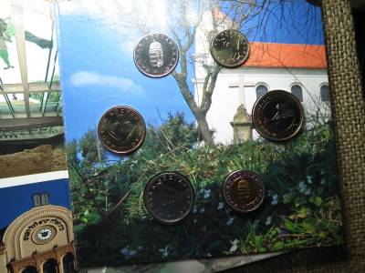 Pécs , forgalmi sor 2010 BU , benne a szín ezüst Pécs PP emlékérem Pécs , forgalmi sor 2010 BU , benne a szín ezüst Pécs PP emlékérem