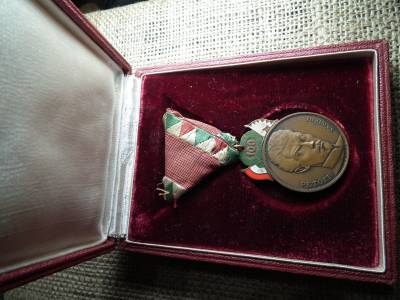 Petőfi 100 , Zománcozott emlékérem 1948 - eredeti szalagján , eredeti dobozában ! 1848 ! A néppel tűzön vízen át !