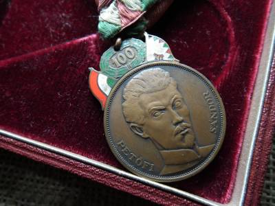 Petőfi 100 , Zománcozott emlékérem 1948 - eredeti szalagján , eredeti dobozában ! 1848 ! A néppel tűzön vízen át !