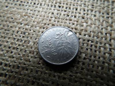 Franciaország 1/2 frank 1968 , , verdehibás , idegen anyag benyomódás ! Hibás Franciaország 1/2 frank 1968 , , verdehibás , idegen anyag benyomódás ! Hibás