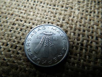 20 fillér 1985 , , verdehibás , kicsorbult verőtő , évszám ! Hibás 20 fillér 1985 , , verdehibás , kicsorbult verőtő , évszám ! Hibás