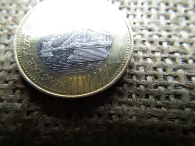 200 forint 2009 , ritka , hosszú vízvonalas 