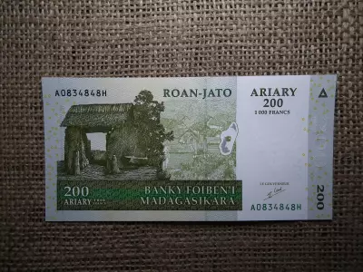 Madagaszkár 200 ariary 2004 , 1000 francs , frank , UNC , A1