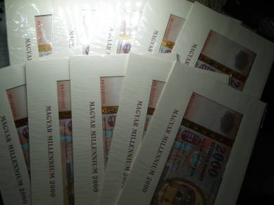 2000 forint 2000 MILLENNIUM emlékbankjegy - bontatlan díszcsomagolásban , ár / db , több darab esetén sorszámkövető ! 2000 forint 2000 MILLENNIUM emlékbankjegy - bontatlan díszcsomagolásban , ár / db , több darab esetén sorszámkövető !
