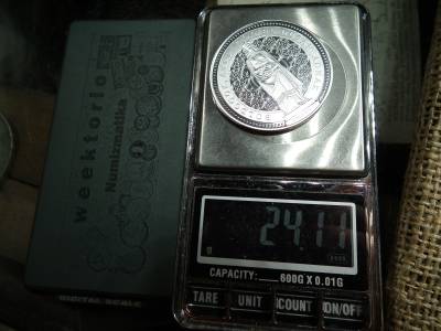 Szent Erzsébet Plébániatemplom , 1901 - 2001 , boldogok akik szívvel dúsan adnak , ezüst , díszdobozos érem Szent Erzsébet Plébániatemplom , 1901 - 2001 , boldogok akik szívvel dúsan adnak , ezüst , díszdobozos érem