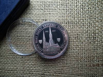 Szent Erzsébet Plébániatemplom , 1901 - 2001 , boldogok akik szívvel dúsan adnak , ezüst , díszdobozos érem Szent Erzsébet Plébániatemplom , 1901 - 2001 , boldogok akik szívvel dúsan adnak , ezüst , díszdobozos érem