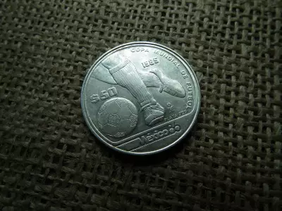 Mexikó , ezüst 50 pesos 1985 , peso , ritkább , Foci 