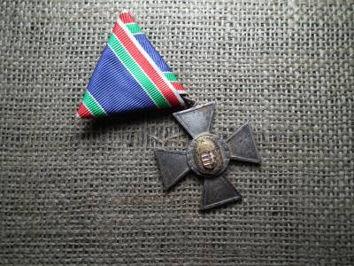 Vitézi Rend Ezüst Érdemkereszt , zománcozott, ezüstözött fém kitüntetés mellszalagon Vitézi Rend Ezüst Érdemkereszt , zománcozott, ezüstözött fém kitüntetés mellszalagon