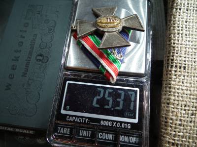 Vitézi Rend Ezüst Érdemkereszt , zománcozott, ezüstözött fém kitüntetés mellszalagon Vitézi Rend Ezüst Érdemkereszt , zománcozott, ezüstözött fém kitüntetés mellszalagon