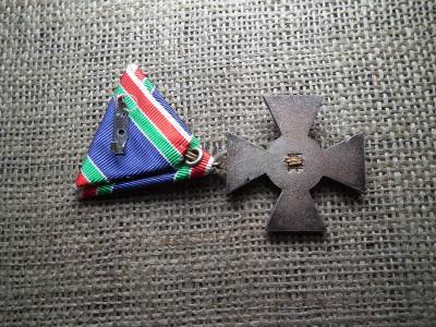 Vitézi Rend Ezüst Érdemkereszt , zománcozott, ezüstözött fém kitüntetés mellszalagon Vitézi Rend Ezüst Érdemkereszt , zománcozott, ezüstözött fém kitüntetés mellszalagon