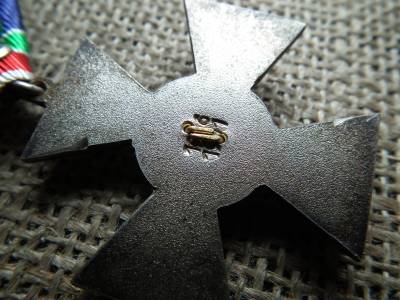 Vitézi Rend Ezüst Érdemkereszt , zománcozott, ezüstözött fém kitüntetés mellszalagon Vitézi Rend Ezüst Érdemkereszt , zománcozott, ezüstözött fém kitüntetés mellszalagon