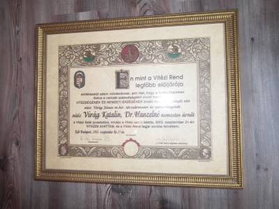 Vitézi Rend Adományozó , Avatási Oklevél , 2002 , Budapest. Vitézi Rend Adományozó , Avatási Oklevél , 2002 , Budapest.
