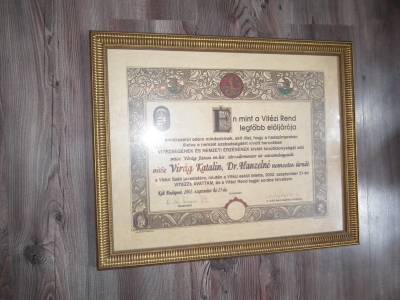 Vitézi Rend Adományozó , Avatási Oklevél , 2002 , Budapest. Vitézi Rend Adományozó , Avatási Oklevél , 2002 , Budapest.